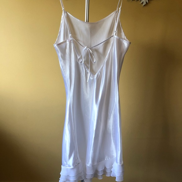 Lounge set white satin new size small - Picture 3 of 5